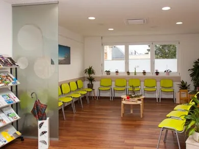 Warteraum in der Hausarztpraxis Dr. med. C. Stibenz